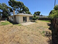 Building Photo - This charming newly renovated home has 3 bedrooms and 2 full bathroom.