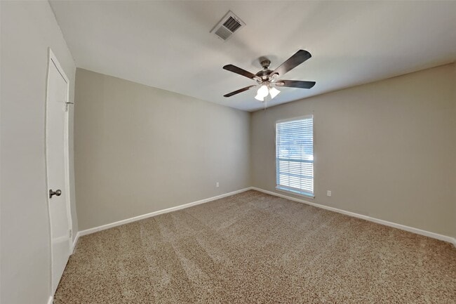 Building Photo - 3114 River Valley Dr