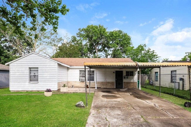 Primary Photo - 7730 Darnay Dr