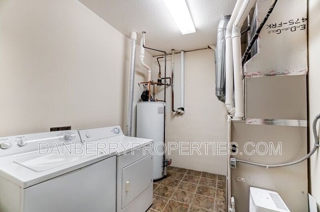 Building Photo - 1111 N Byrne Rd