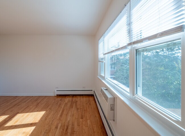 Building Photo - 9662 Golf Terrace