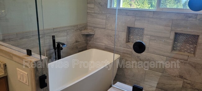 Building Photo - 235 Needlewood Dr