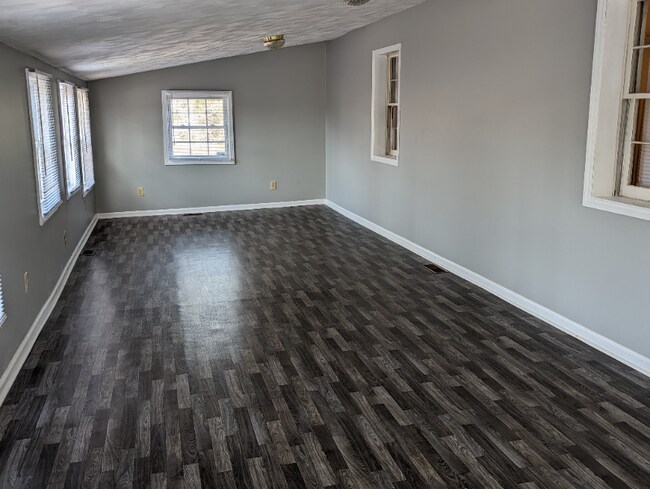 Building Photo - 2712 Kilkare Ave