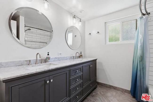 Building Photo - 5516 Bluebell Ave