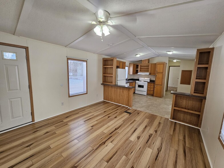 Building Photo - 47 Noble Ln