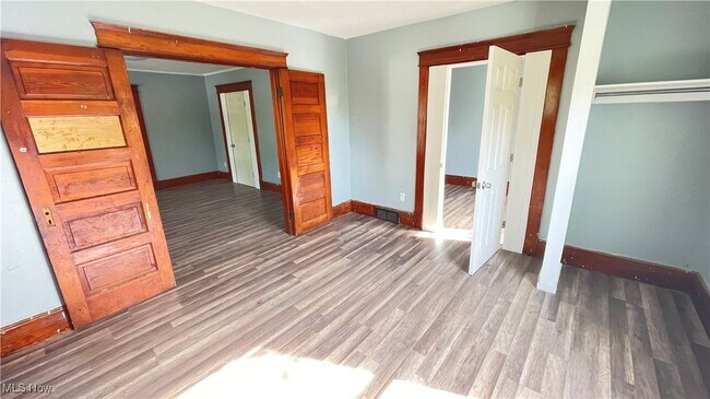 Building Photo - 4322 Bush Ave