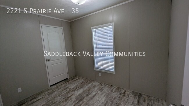 Building Photo - 2221 S Prairie Ave