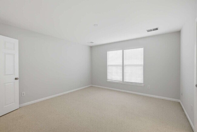 Building Photo - Elegant End-Unit Townhome with Exceptional Community Amenities