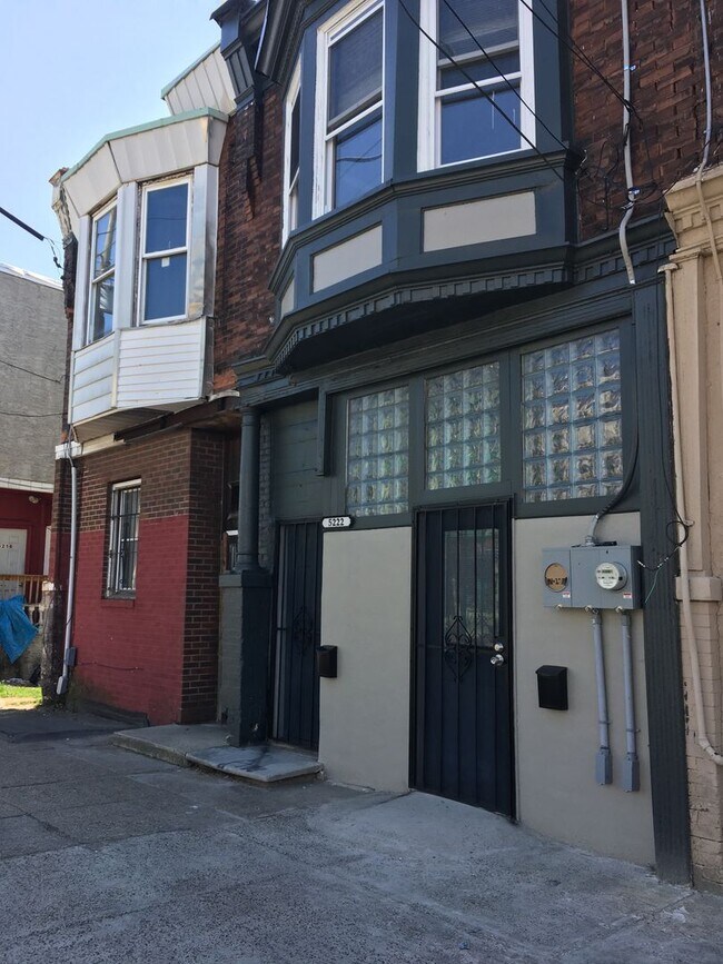 Building Photo - 5222 W Girard Ave