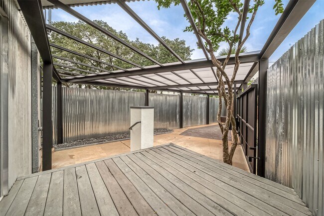 Building Photo - 2029 Dunlavy St