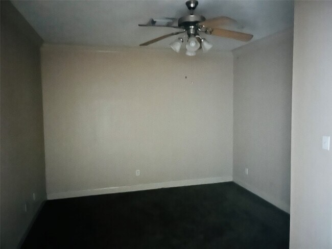 Building Photo - 2015 Halyard Dr