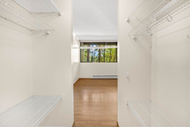 Building Photo - Great Grass Lawn Community Condo