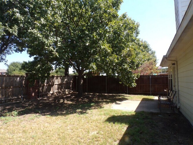 Building Photo - 2612 Sierra Dr