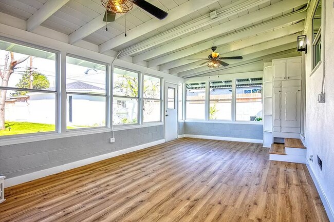 Building Photo - 6621 Lindley Ave