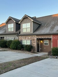 Building Photo - Like new, immaculate 3 bedroom townhome!