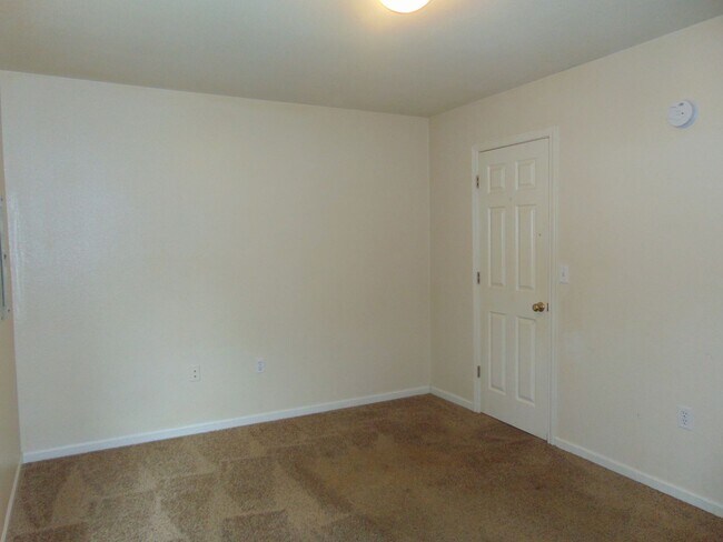 Building Photo - 1709 N Lakewood Dr