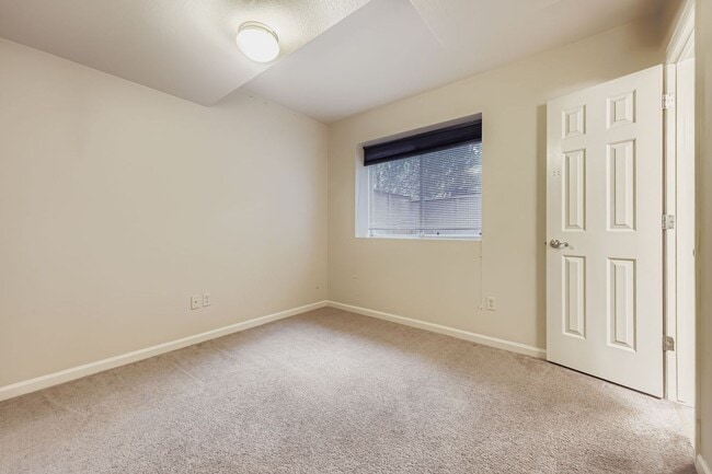 Building Photo - 4854 Franklin Dr