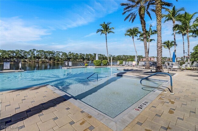 Building Photo - 1664 Tarpon Bay Dr S