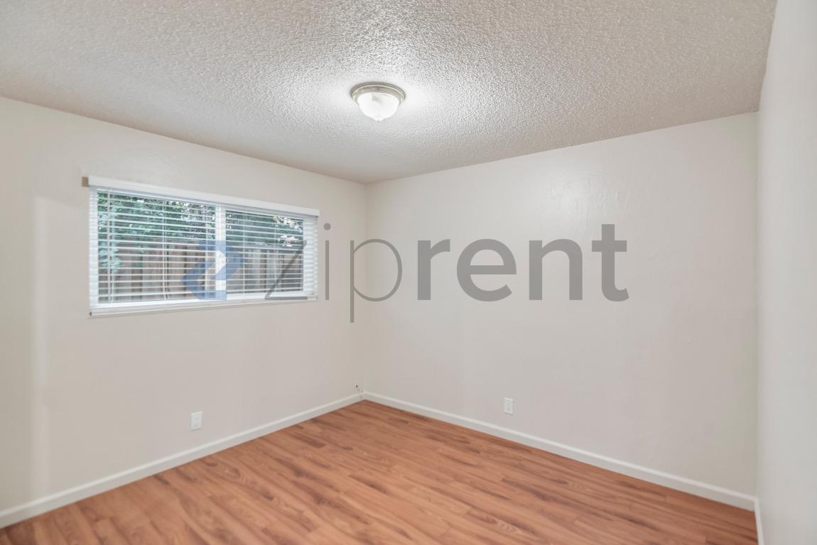 Building Photo - 1391 Vía Dondera