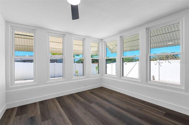 Building Photo - 11572 63rd Ave N