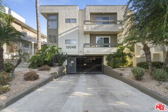 Building Photo - 13046 Moorpark St