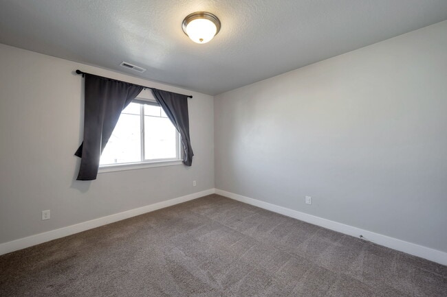 Building Photo - 14550 S Quiet Shade Dr
