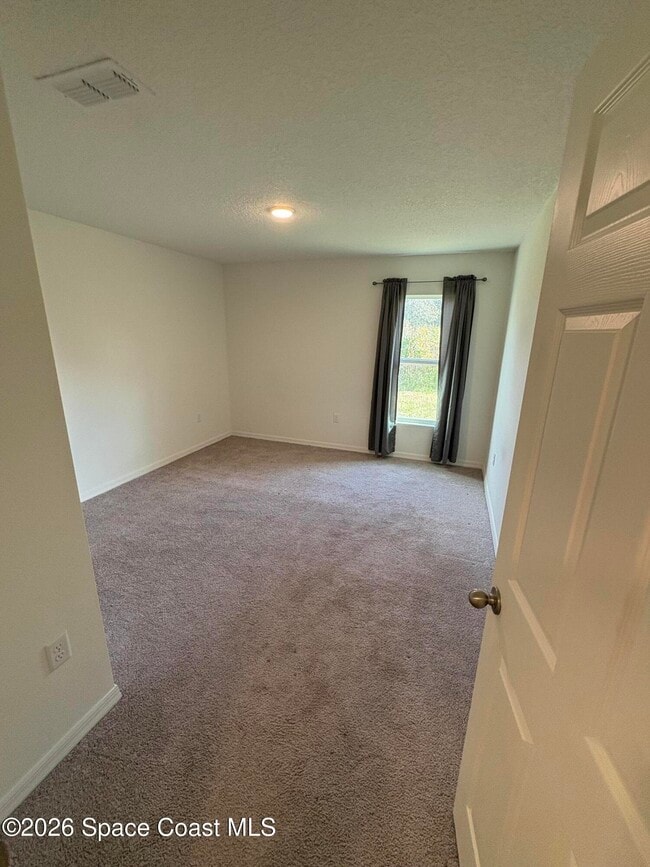 Building Photo - 212 Alminar Ave SE