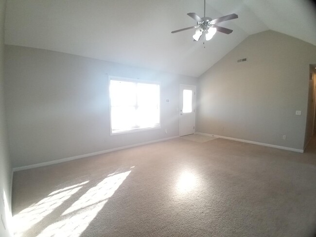 Building Photo - 3525 Drayton Dr