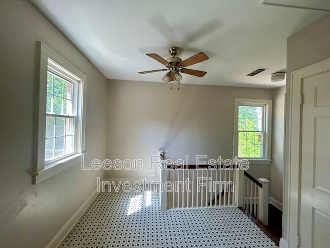 Building Photo - 440 Forest Ave