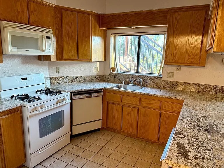 Building Photo - 13114 Polvera Ave