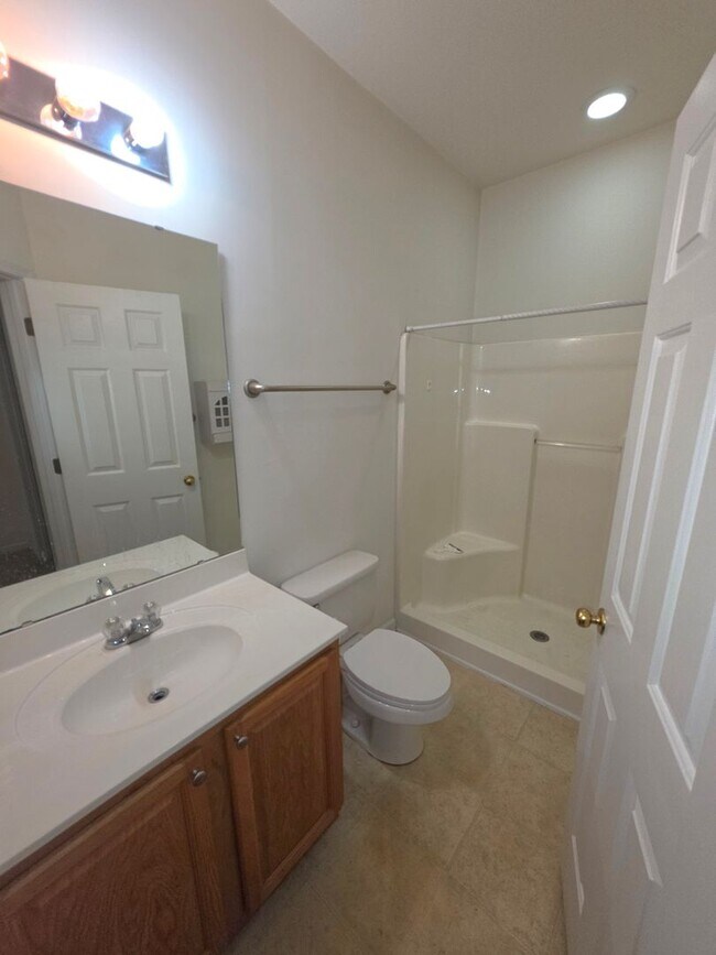 Building Photo - Townhome In Park West