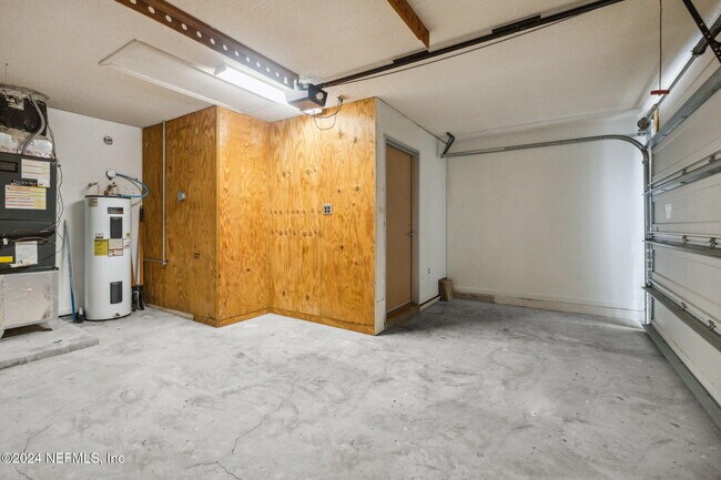 Building Photo - 12358 Carriage Crossing Ct