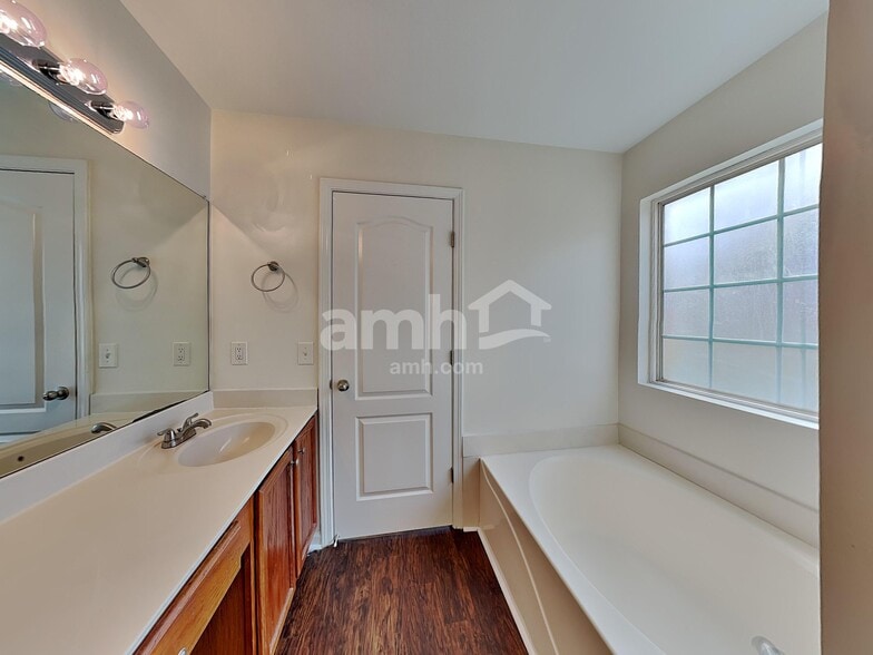 Building Photo - 3009 Rock Springs Rd