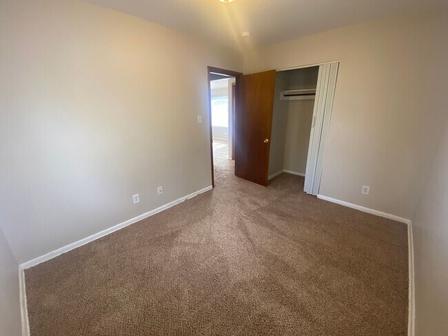Building Photo - 2 Bedroom Home on South Union!