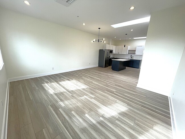 Building Photo - 4745 NE Fremont St