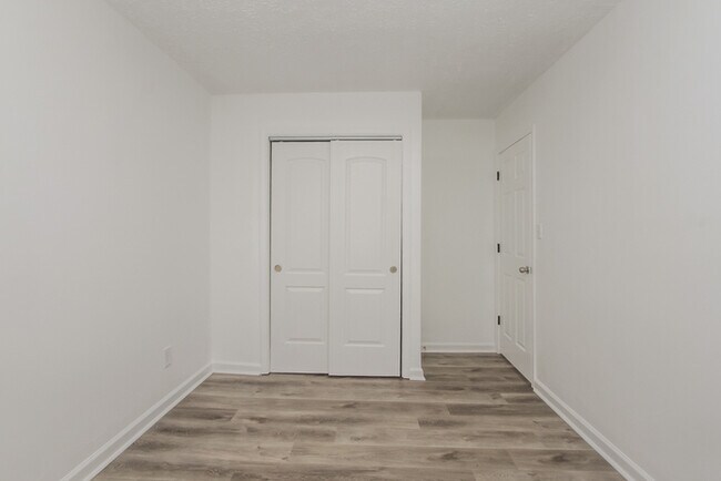 Building Photo - Wonderful 4 Bedroom