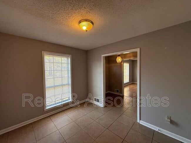 Building Photo - 4096 Silverleaf Rd