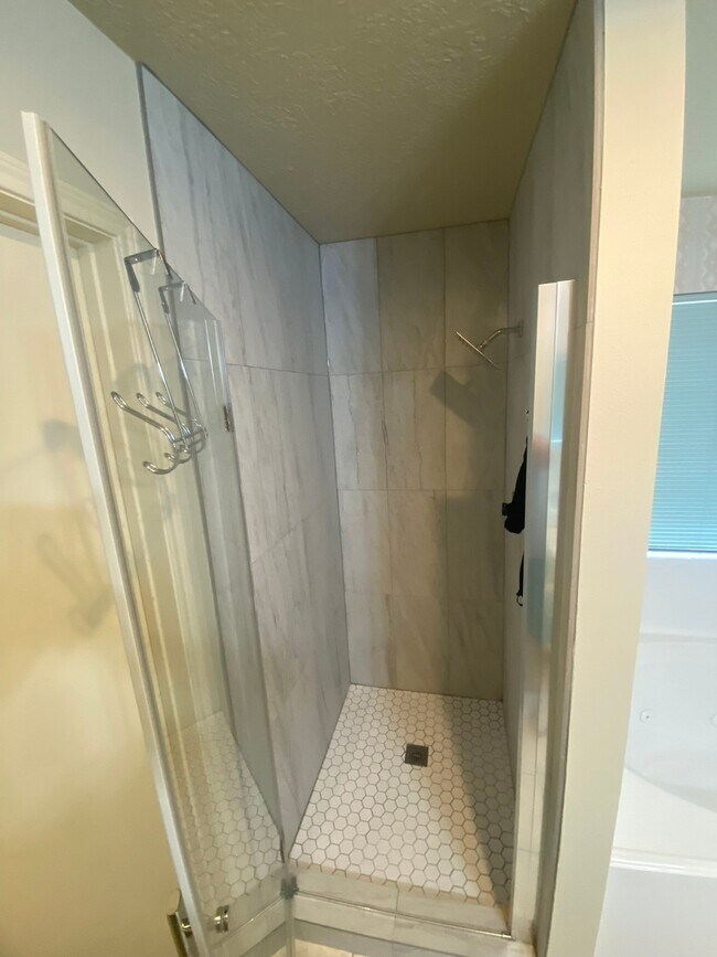 Building Photo - 8915 Weyburn Grove Dr