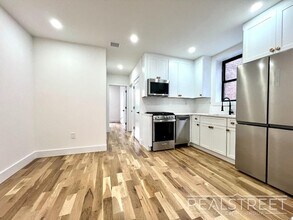 Building Photo - BRAND NEW 4 Bed 3 Bath + W/D & DW in unit