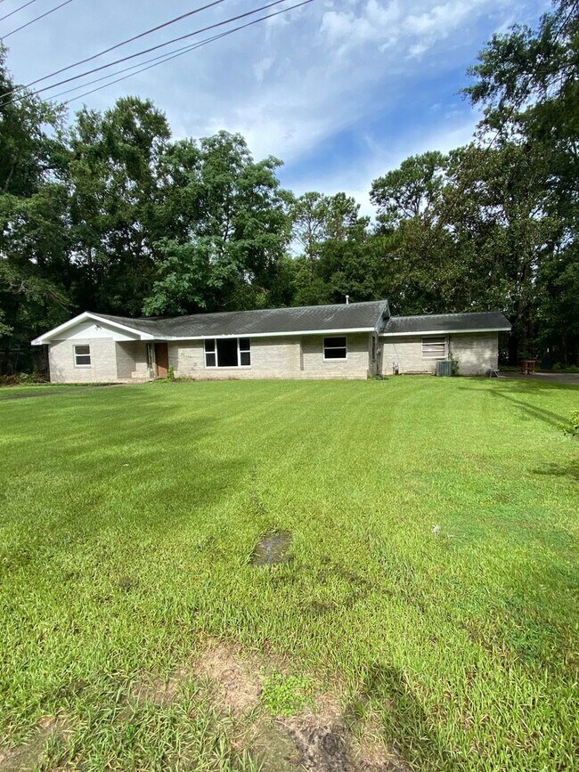 Building Photo - 230 Westminster Dr