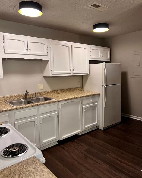 Building Photo - 511 Poplar St