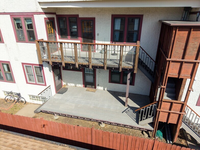 Building Photo - 707 W 44th St