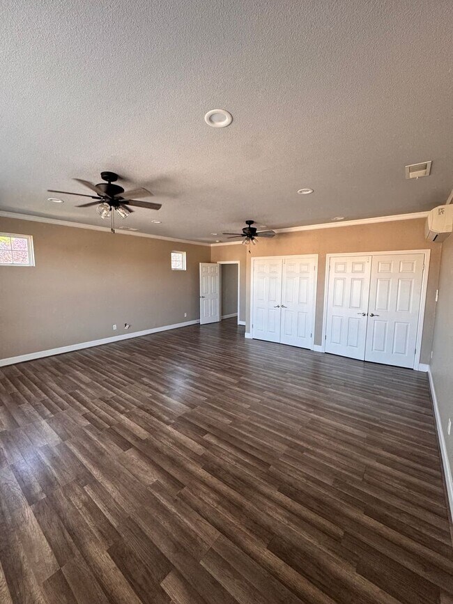 Building Photo - Beautiful single family home