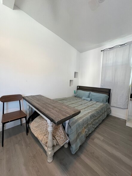 Building Photo - 4170 NE 15th Ave