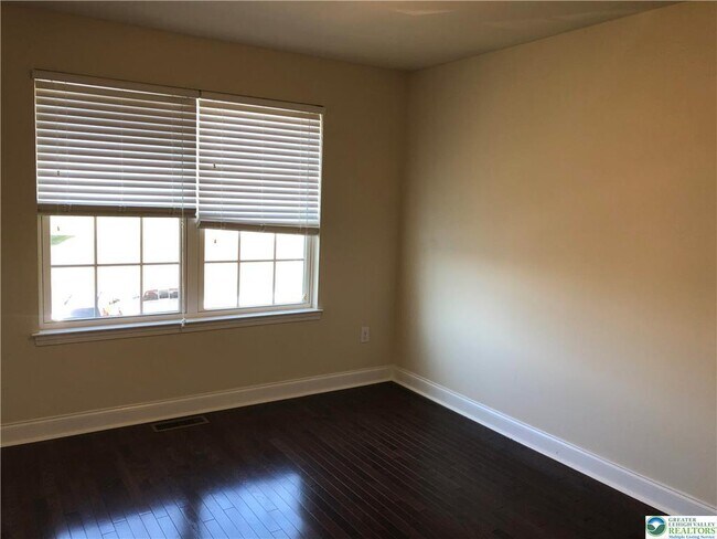 Building Photo - 6137 Valley Forge Dr