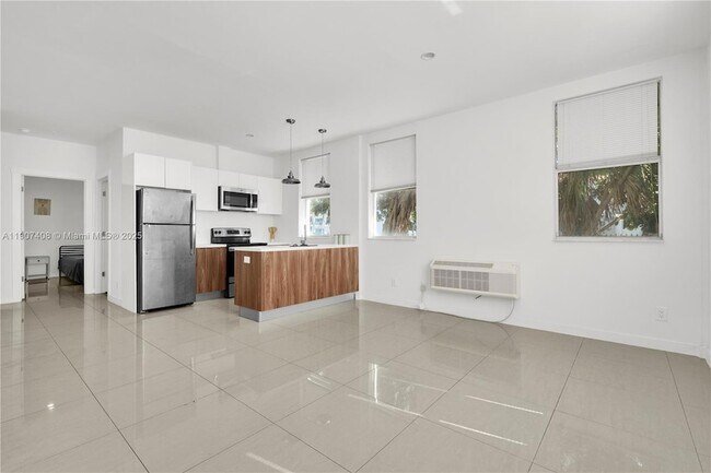 Building Photo - 924 Marseille Dr