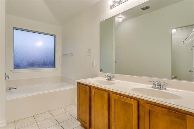 Building Photo - 2661 Calmwater Dr