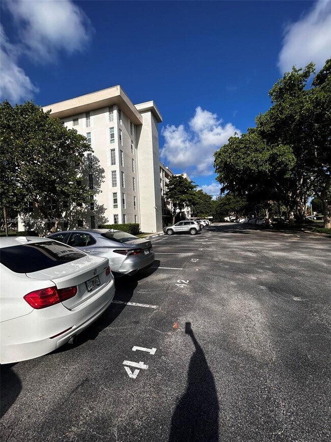 Building Photo - 3000 S Course Dr
