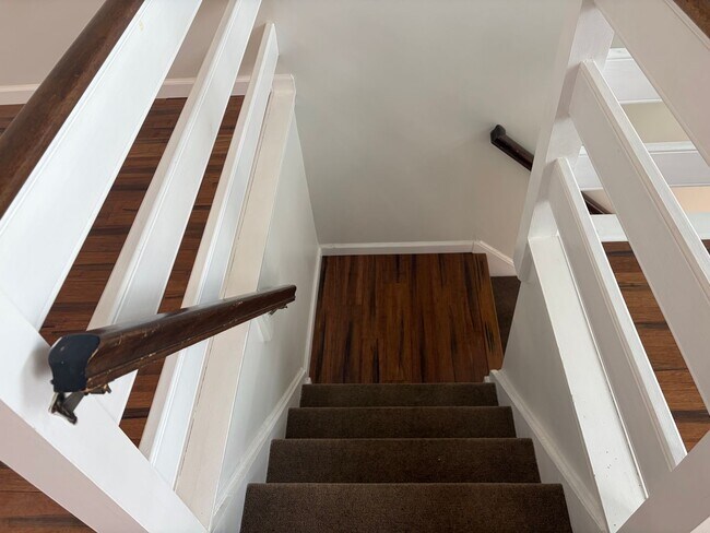 Building Photo - Well Maintained 2nd Floor Condo Now Available in Northridge Estates