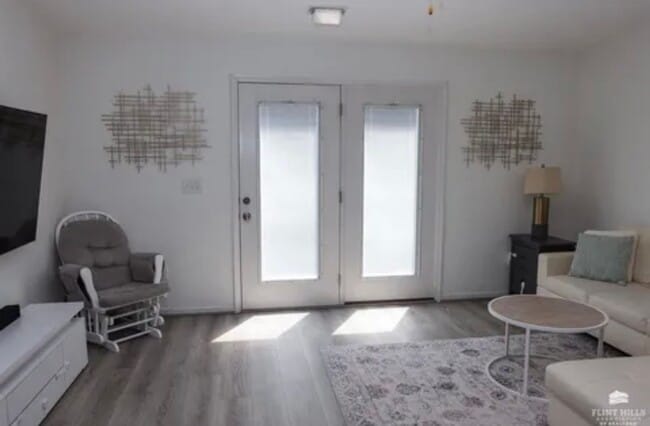 Building Photo - ADORABLE DUPLEX CLOSE TO EISENHOWER M.S!